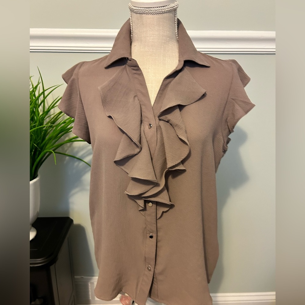 Philosophy flutter sleeve button down - Picture 2 of 6